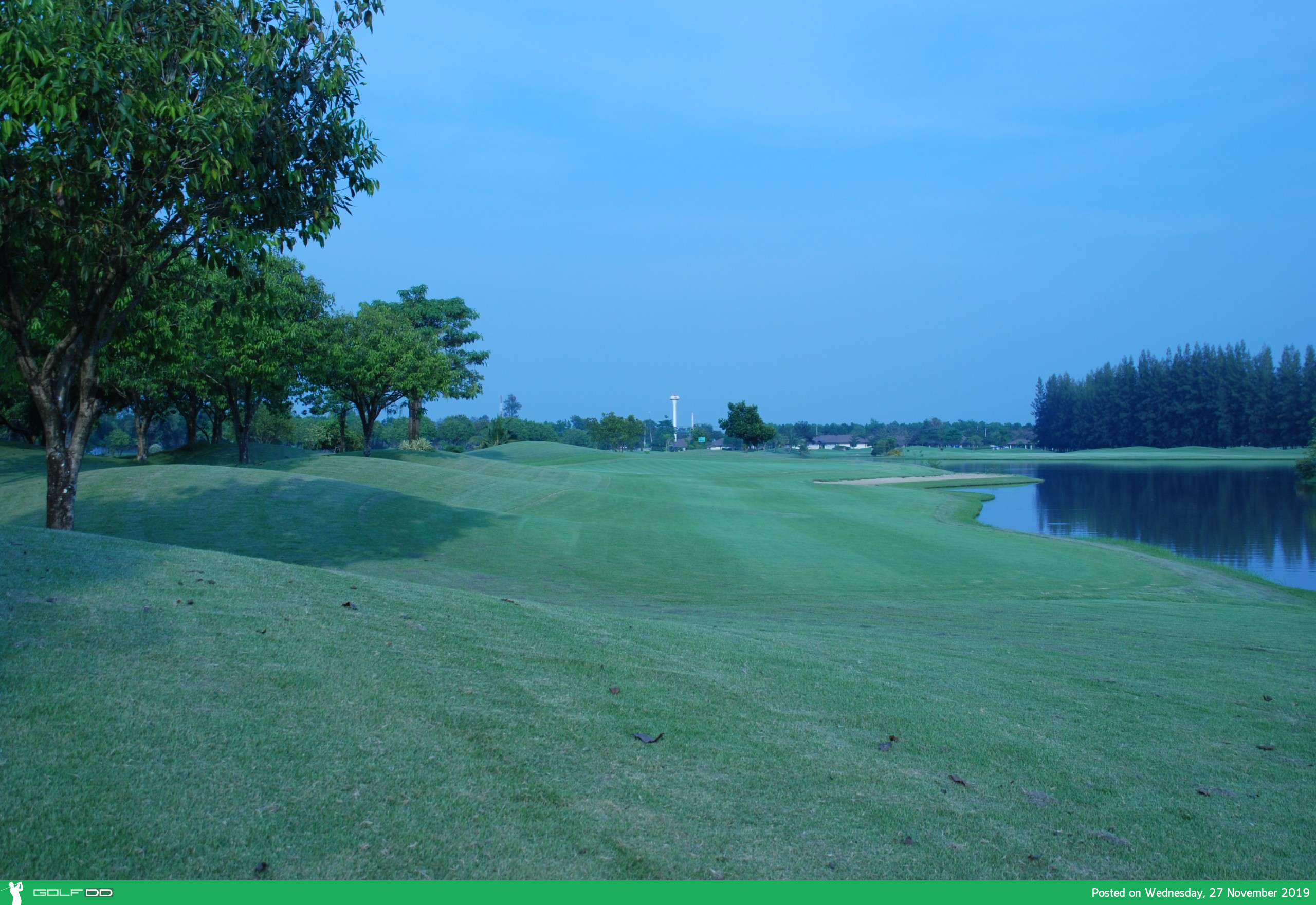 สนามถูกใจ อยู่ในเมืองกรุง The Pine Golf & Lodge