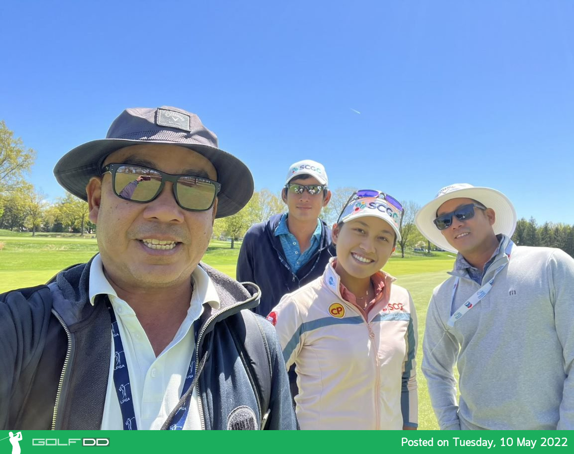 อาฒยา ฐิติกุล พร้อมทีมงาน ระหว่างการซ้อมที่สนาม Upper Montclair Country Club ในนิวเจอร์ซีย์ สหรัฐฯ