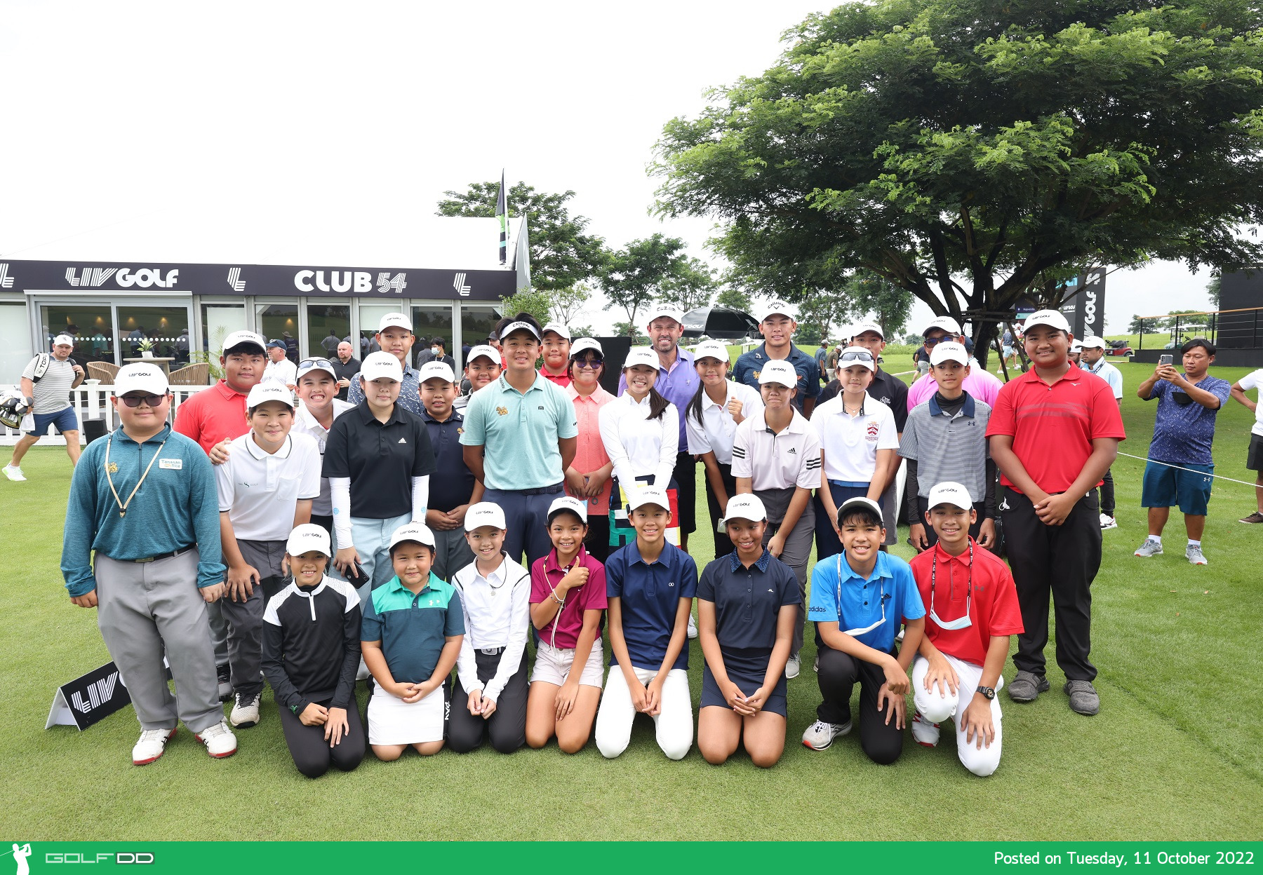 LIV Golf ร่วมสนับสนุนสมาคมพัฒนาประชากรและชุมชนเพื่อการกุศล ดาวดังของโลกนำโดย ลี เวสวู้ดส์ เปิดกอล์ฟคลินิกให้กับเยาวชนไทย