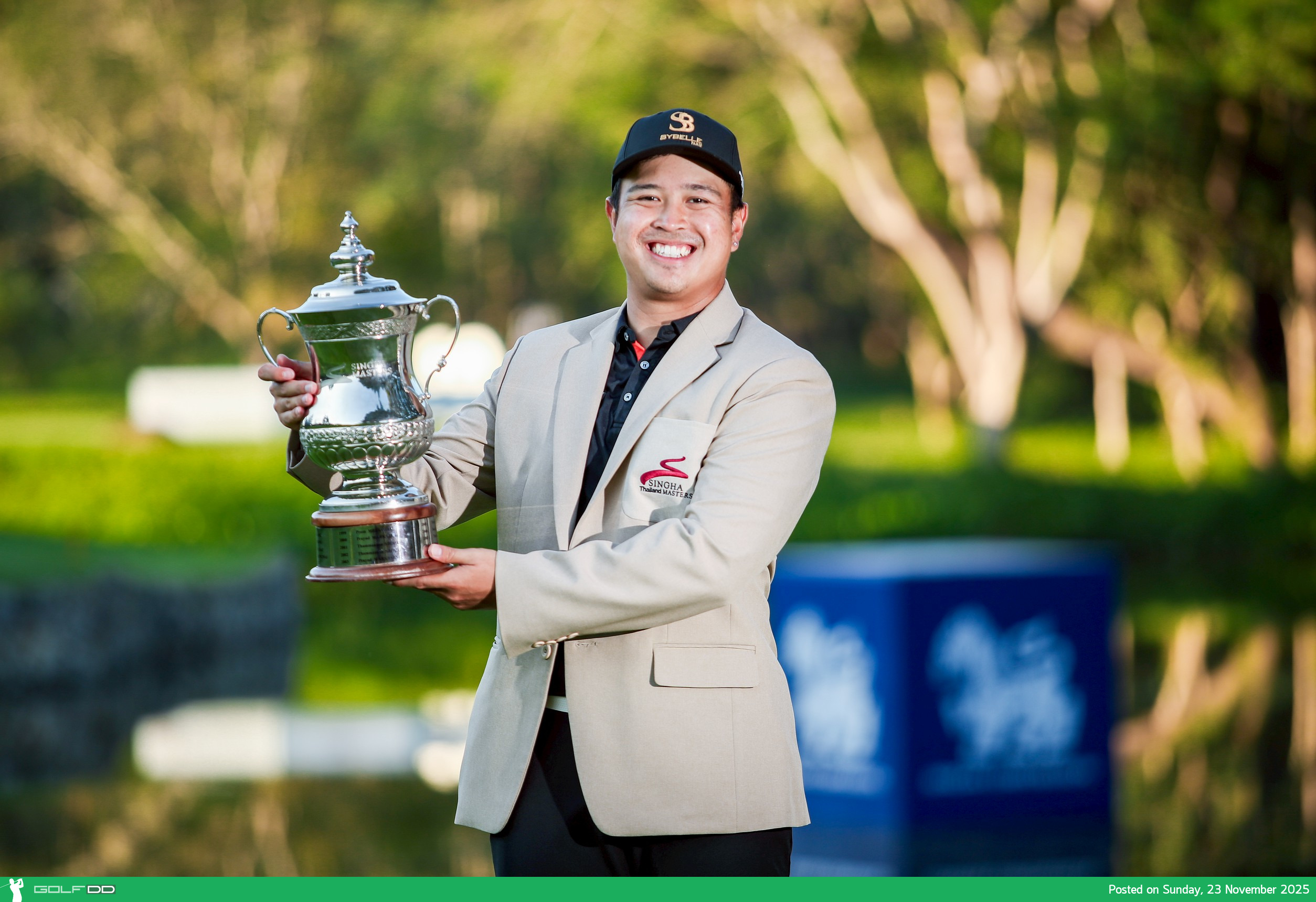 “โปรเป้ง” ธนภัทร ผงาดสร้างประวัติศาสตร์ ซิวแชมป์ “สิงห์ ไทยแลนด์ มาสเตอร์ส” 3 ปีติด คนแรกของออลไทยแลนด์ฯ 