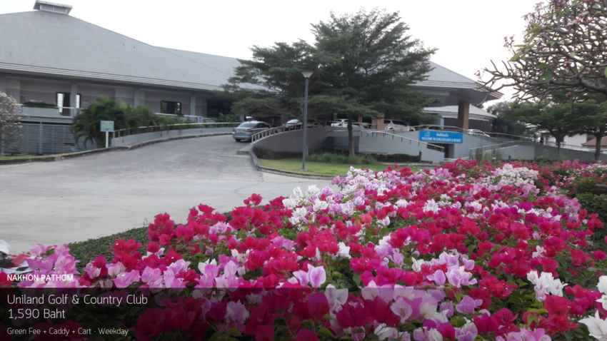สนามกว้างใหญ่บรรยากาศร่มรื่น ที่ Uniland Golf and Resort   นครปฐม 