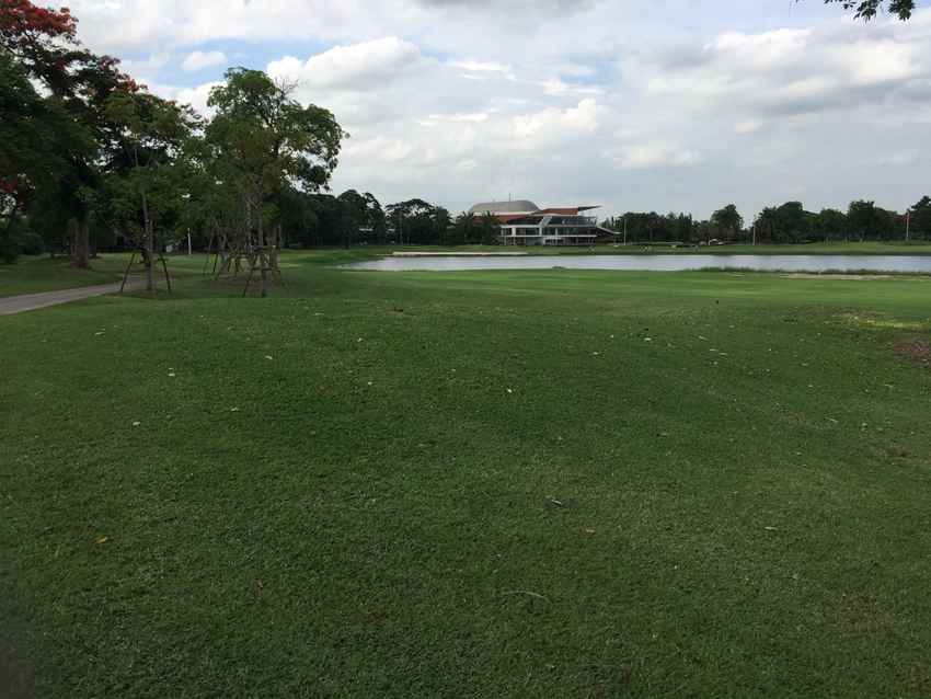 ยืนหนึ่งของนักกอล์ฟสายดูนกที่ The Legacy Golf Club กรุงเทพฯ Booking Teetime กับ golfdd จ่ายเงินที่สนามได้เลย 