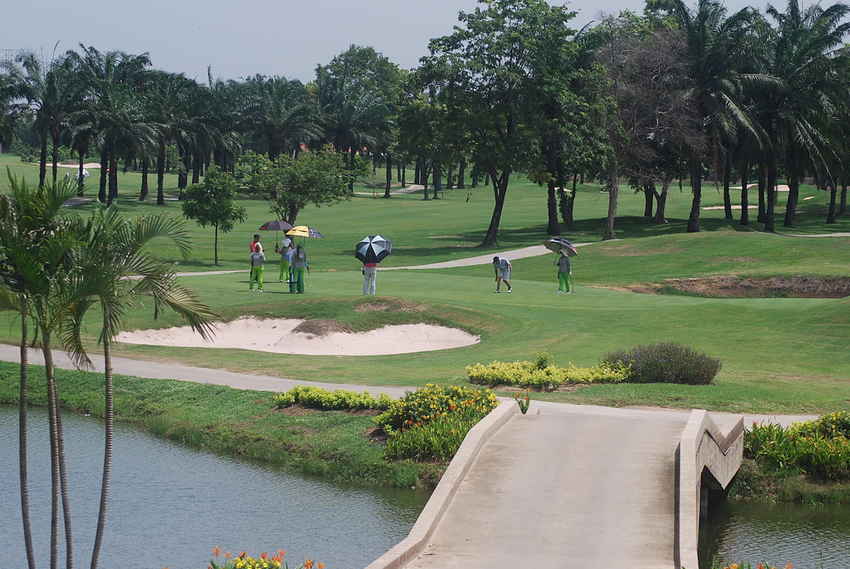 วันศุกร์ ใช้ชีวิตให้สุขที่ Thanya Golf Club ลำลูกกา ปทุมธานี พร้อม Booking Teetime กับ golfdd จ่ายเงินที่สนามได้เลย 