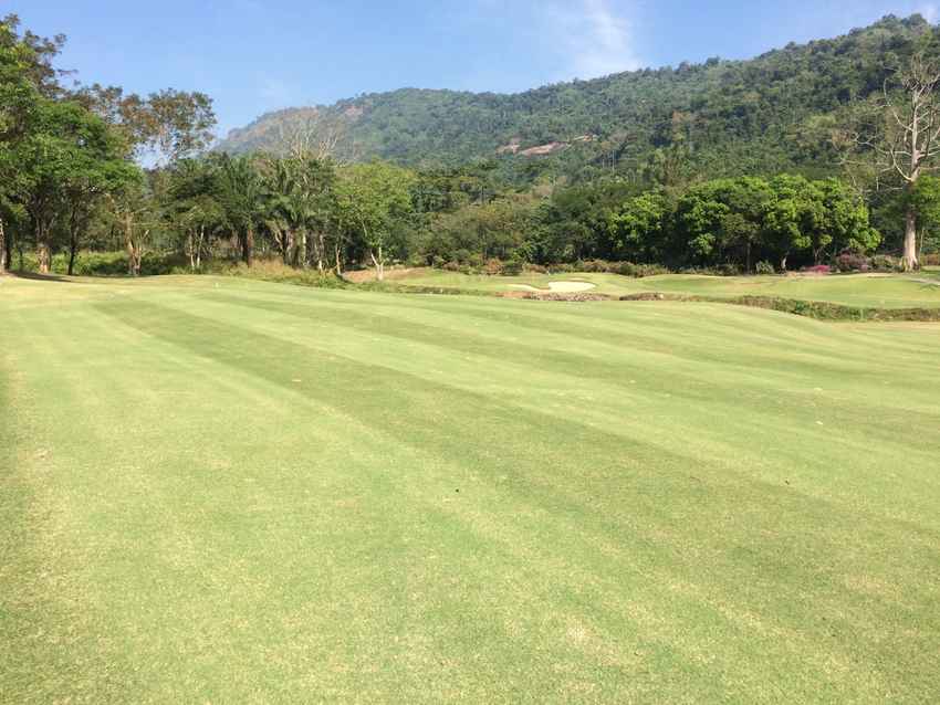 โปรยั่วๆ ท่ามกลางธรรมชาติที่ Royal Hills Golf Resort & Spa นครนายก พร้อม Booking Teetime กับ golfdd จ่ายเงินที่สนามได้เลย 