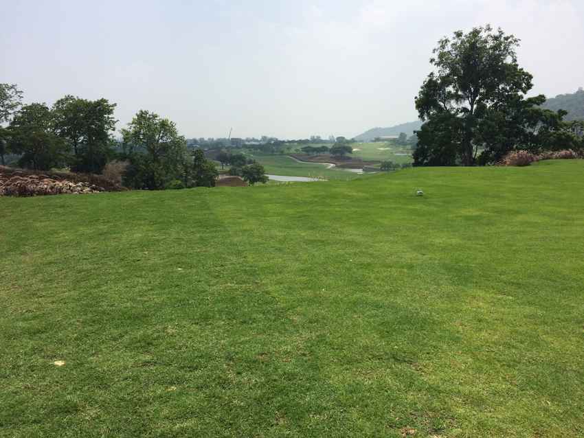 ครอบครัวถูกใจสิ่งนี้ วันหยุด วันพักผ่อน วันครอบครัว ออกรอบที่ Black Mountain Golf Club หัวหิน เชิญ Booking Teetime กับ golfdd จ่ายเงินที่สนามได้เลย 