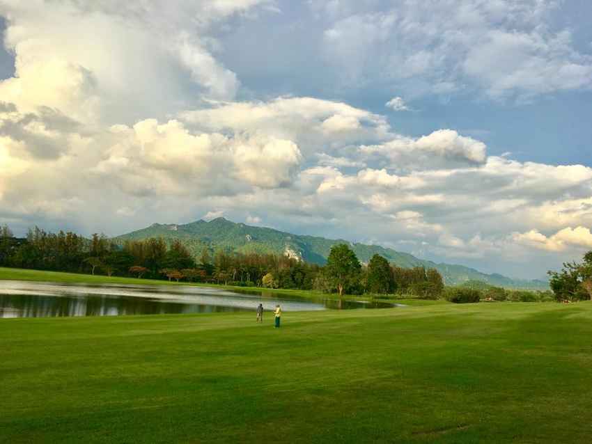 มาเร็วๆ ทางนี้ โปรลด 75% ออกรอบแค่ 500 บาท ที่ Sir James Country Club สระบุรี จองผ่าน Golfdd จ่ายหน้าสนามได้เลย 