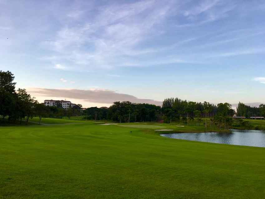 โปรสุดจัด ไม่จัดได้ไง ลด 75% ที่ Sir James Country Club สระบุรี พร้อมจองผ่าน golfdd จ่ายเงินที่สนามได้เลย 