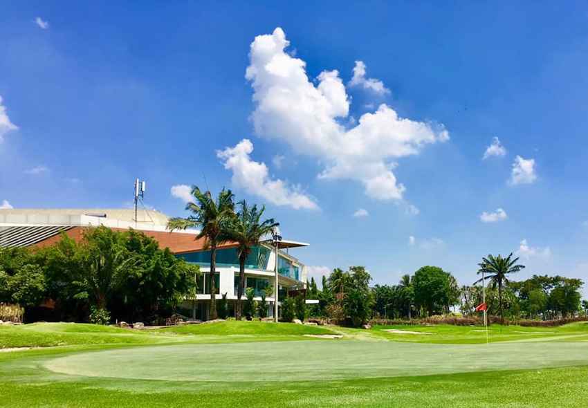 รื่นรมย์กับธรรมชาติ ในเขตกรุงเทพฯ ได้ที่ The Legacy Golf Club Booking Teetime กับ golfdd จ่ายเงินที่สนามได้เลย 