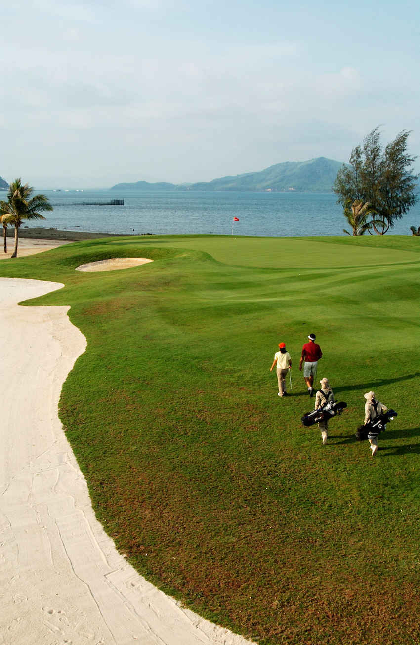 ตีกอล์ฟบนเกาะสวรรค์ Mission Hills Phuket Golf Resort 