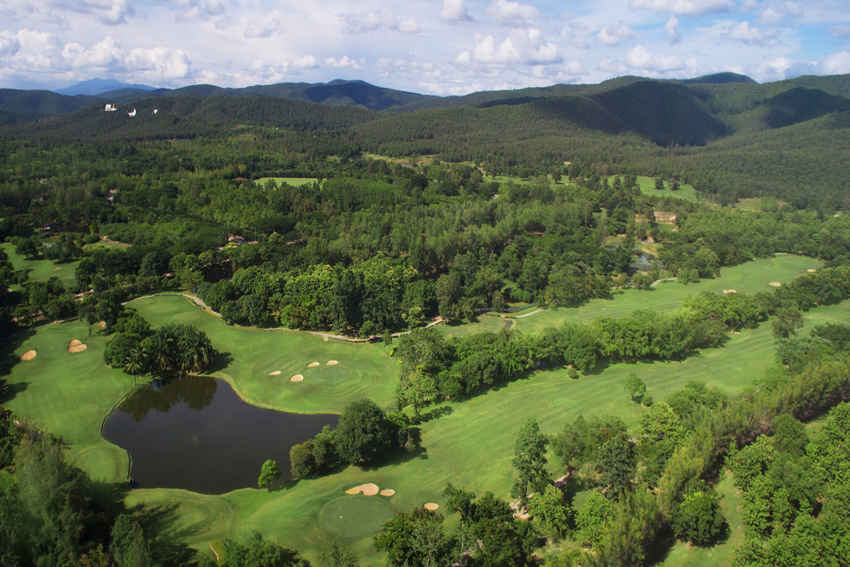แอ่วเมืองเหนือ ตี๋กอล์ฟม่วนขนาด ที่ The Royal Chiangmai Golf Resort 
