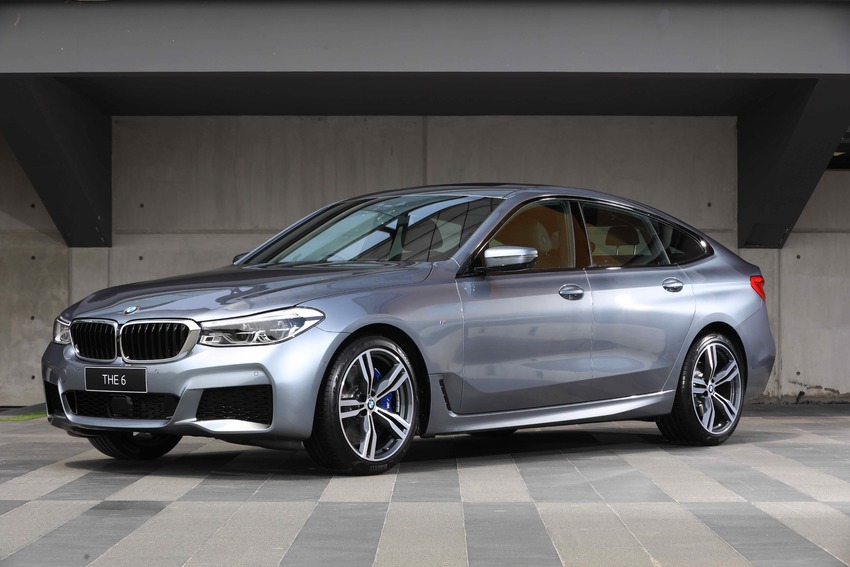 บีเอ็มดับเบิลยู กรุ๊ป ประเทศไทย ครองความสำเร็จต่อเนื่องในเซกเมนต์พรีเมียม คว้า 12 รางวัลจากเวที Car & Bike of the Year 2022 รับรางวัล ในกลุ่มรถยนต์ไฟฟ้าทั้งบีเอ็มดับเบิลยู iX3 M Sport และมินิ คูเปอร์ เอสอี 