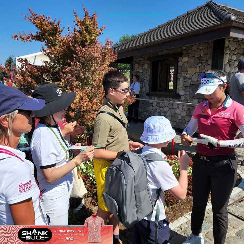 รุกกี้แอลพีจีเอทัวร์ 2022 แจกลายเซ็นแฟนๆ หลังจบอันดับ 8 ร่วมกอล์ฟเมเจอร์รายการที่ 4 ของปี Amundi Evian Championship 