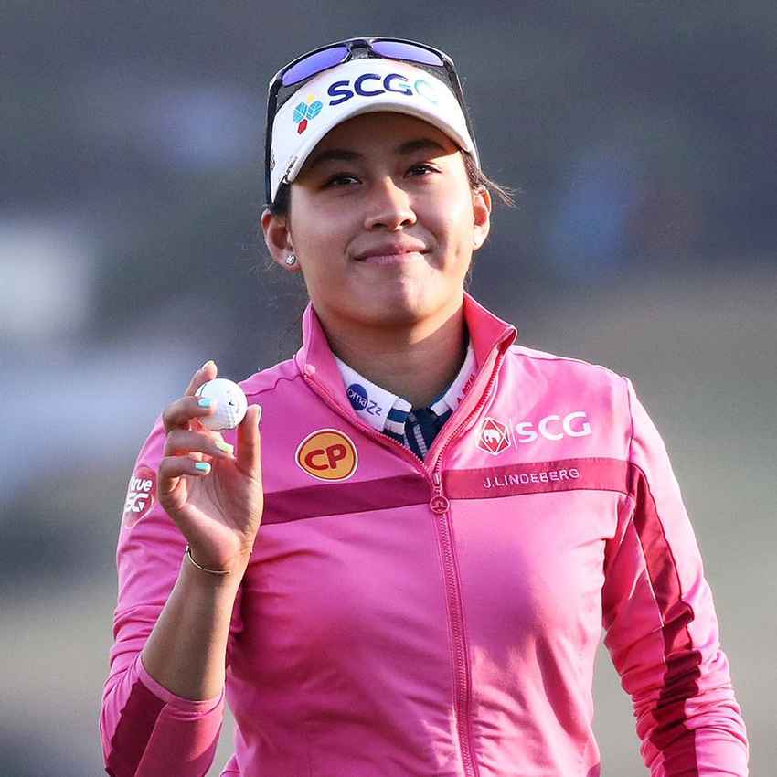 AtTHAYA Thitikul นําก่อนหน้านี้หลังจากบันทึกการแข่งขัน 18 หลุม 