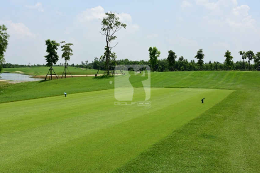 รีวิว สนามกอล์ฟ รอยัล บางประอิน 