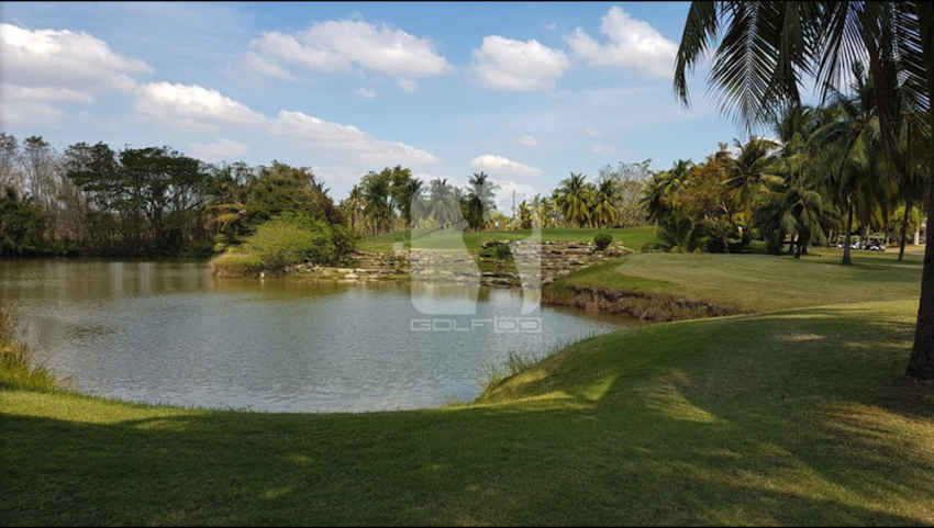 รีวิว สนามกอล์ฟ คริสตัล เบย์ กอล์ฟ คลับ 