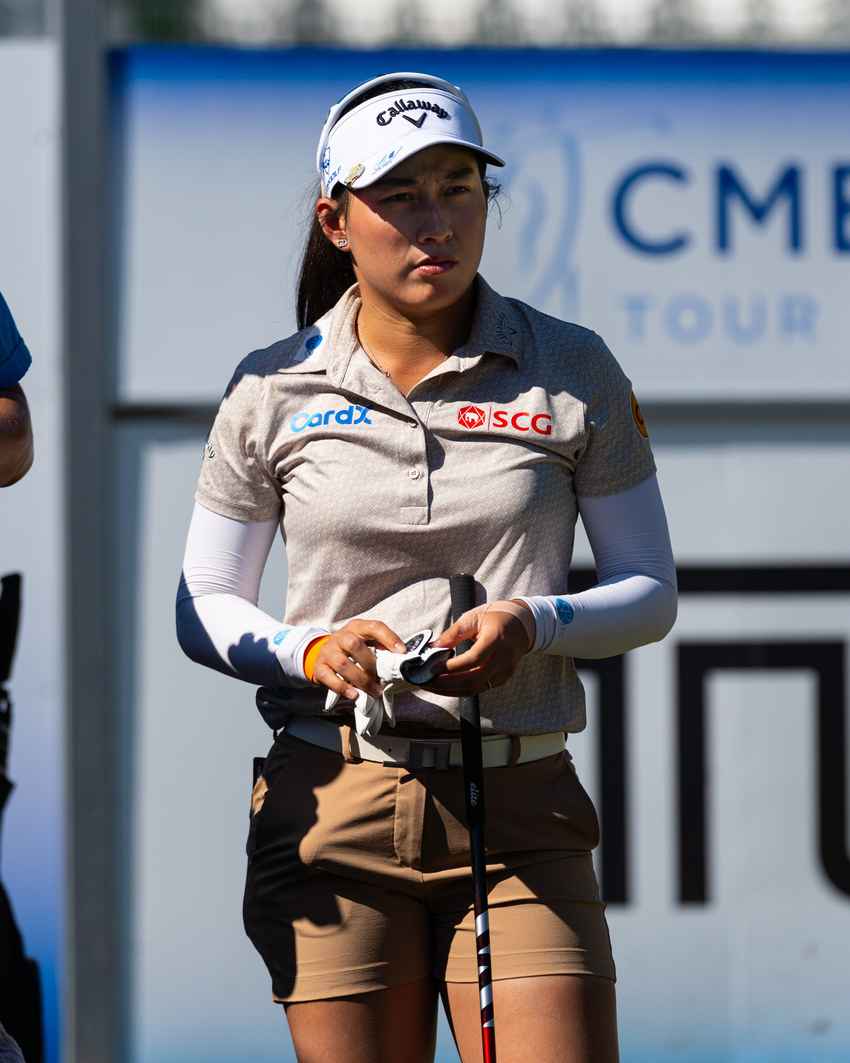 “โปรจีนนำ 6 สโตรก! โปรเมียวพุ่งลุ้นแชมป์ พาแฟนไทยลุ้นเดือดรอบสุดท้าย CME Tour Championship” 