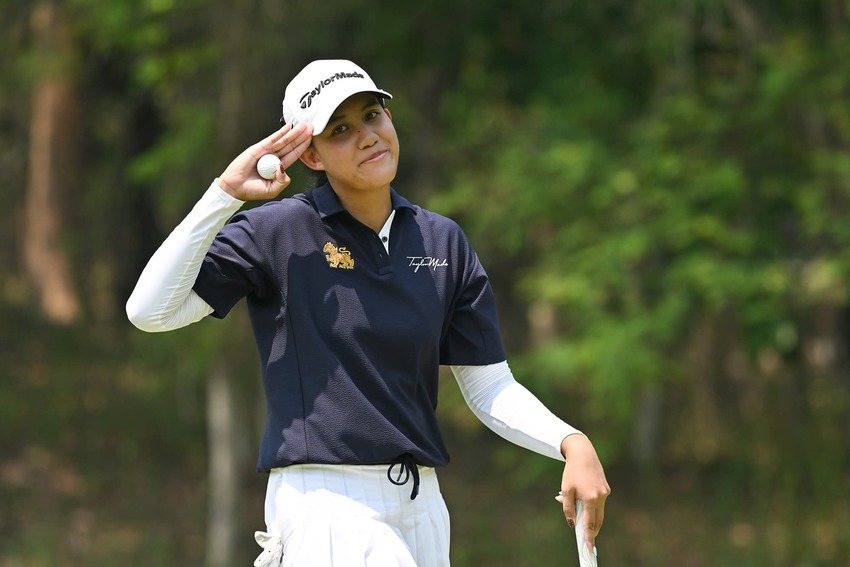 โปรน้ำผึ้งฟอร์มแรง เปิดนำร่วม ลุ้นแชมป์ “สิงห์ เลดีส์ โอเพ่น” 