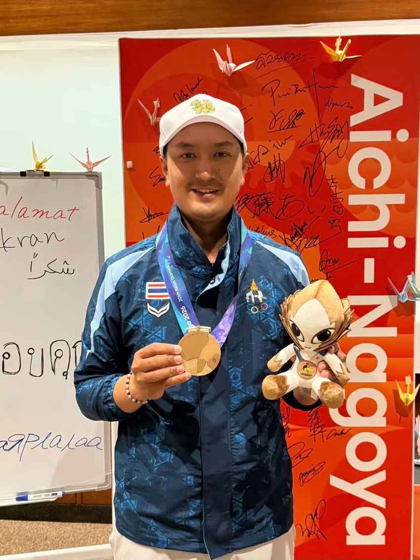 “โปรเพชร” สดมภ์ สวมหัวใจสิงห์ ดวลเพลย์ออฟ 5 หลุม คว้าเหรียญทองแดงประวัติศาสตร์ 